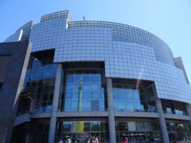 Paris çok güzel. Vincennes Ormanı, Tuileries ve Champ-elysees 'de yürüyün.