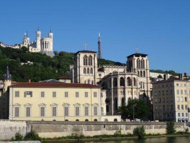 Paris çok güzel. Parc des Buttes-Chaumont 'a, Tour Eiffel' e ve Defans 'tan Grand Arche' a