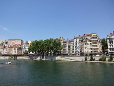 Paris çok güzel. Parc des Buttes-Chaumont 'a, Tour Eiffel' e ve Defans 'tan Grand Arche' a