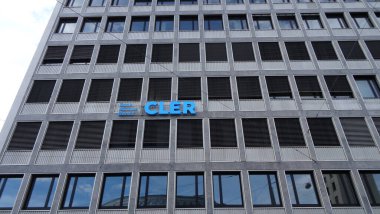 İsviçre 'nin Basel kenti. Lange Erlen Parkı, eski merkez, belediye binası ve büyüleyici hayvanat bahçesi.