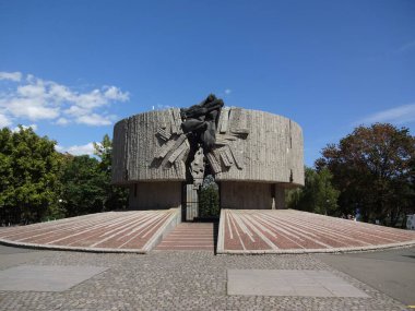 Karadeniz 'de kalmak için ucuz bir yer, Burgaz. Sevimli insanlar, tatlı doğa, güzel gezinti güvertesi ve sahil