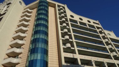 Bulgaristan plaj tatili için harika ve ucuz bir ülke. Pomorie, Burgaz bölgesinde popüler bir tatil beldesidir. Kendi tuz dokusu var, filtresi yok.