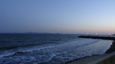 Bulgaristan plaj tatili için harika ve ucuz bir ülke. Pomorie, Burgaz bölgesinde popüler bir tatil beldesidir. Kendi tuz dokusu var, filtresi yok.