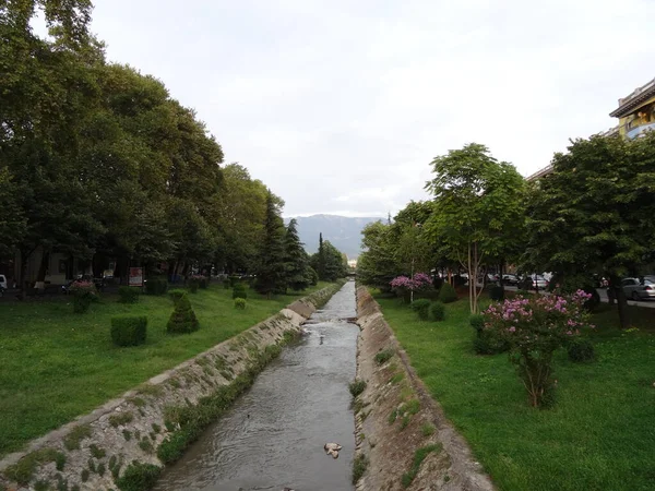 Stare Bałkańskie Miasto Tirana Niesamowite Budynki Przyjemna Przyroda Bardzo Różne — Zdjęcie stockowe