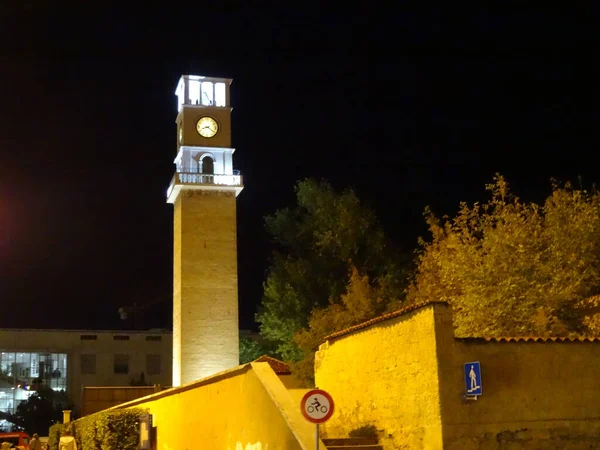 Die Alte Balkanstadt Tirana Erstaunliche Gebäude Angenehme Natur Und Ein — Stockfoto