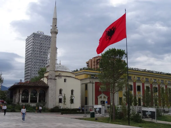 Vieille Ville Balkanique Tirana Des Bâtiments Étonnants Une Nature Agréable — Photo