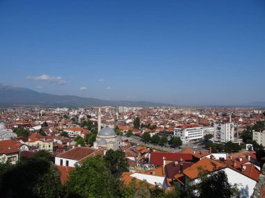 Prispen 'in güzel panoramaları ve şehirde dolaşmalar. Kosova 'daki ihtilaflar sonrasında lezzetini koruyan alışılmadık bir yer