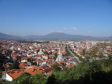 Prispen 'in güzel panoramaları ve şehirde dolaşmalar. Kosova 'daki ihtilaflar sonrasında lezzetini koruyan alışılmadık bir yer