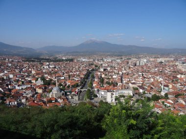 Prispen 'in güzel panoramaları ve şehirde dolaşmalar. Kosova 'daki ihtilaflar sonrasında lezzetini koruyan alışılmadık bir yer