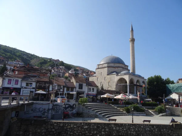 プリスペンの美しいパノラマと街を散策します コソボ紛争後もその風味を維持している珍しい場所 — ストック写真