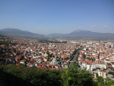 Prispen 'in güzel panoramaları ve şehirde dolaşmalar. Kosova 'daki ihtilaflar sonrasında lezzetini koruyan alışılmadık bir yer