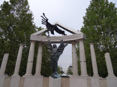 Budapeşte en güzel şehirlerden biridir. Parlaman, Tuna, inanılmaz bir mimari ve çok güzel bir mutfak.