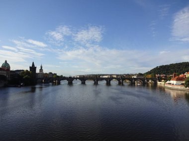 Prag 'ın mimarisi dünyaca ünlüdür. Ana gösteriler ve ilginç yerler. Çekçe renk
