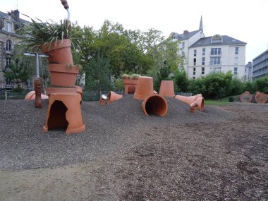 Antik mimari ve Loire-Atlantik bölgesinin parlak yeşilliği, Bretagne. Fransız Nantes inanılmaz.