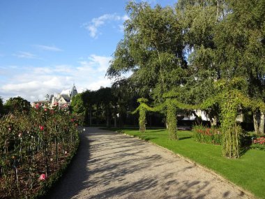 Rennes çok güzel ve yaşanabilir bir şehir. Bu fotoğraf serisinde filtresiz merkez mimari ve ilginç yerler