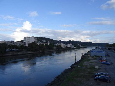 Rouen antik Gotik mimarisi olan çok güzel bir şehir. Fransa 'nın Normania şehrinde yer almaktadır. Katedral özellikle muhteşemdir.