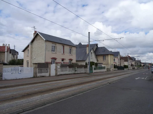 この北の街の記念館と素晴らしい建物 フランスの雰囲気 美しい公園や第二次世界大戦についての記憶 — ストック写真