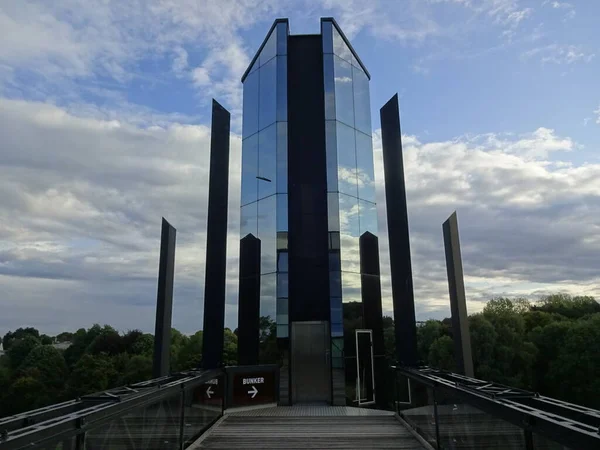 この北の街の記念館と素晴らしい建物 フランスの雰囲気 美しい公園や第二次世界大戦についての記憶 — ストック写真