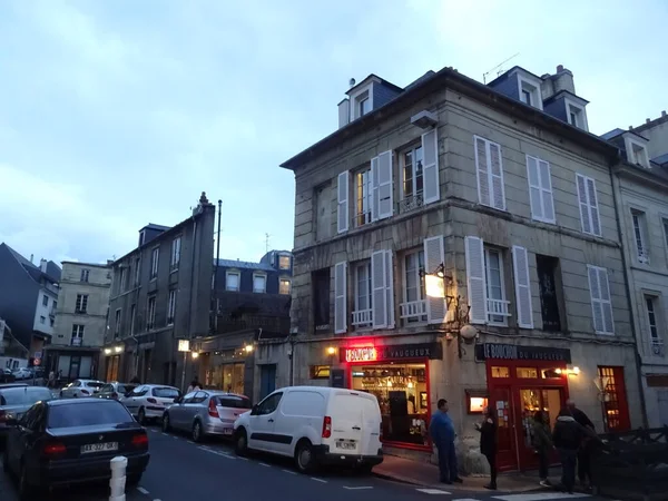 この北の街の記念館と素晴らしい建物 フランスの雰囲気 美しい公園や第二次世界大戦についての記憶 — ストック写真