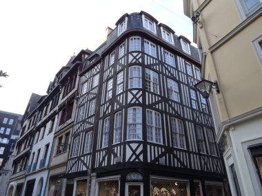Rouen antik Gotik mimarisi olan çok güzel bir şehir. Fransa 'nın Normania şehrinde yer almaktadır. Katedral özellikle muhteşemdir.