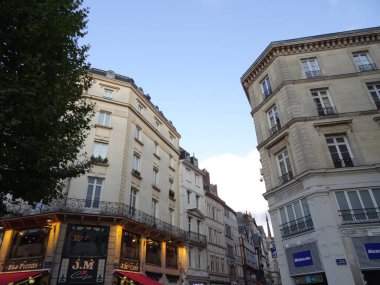 Rouen antik Gotik mimarisi olan çok güzel bir şehir. Fransa 'nın Normania şehrinde yer almaktadır. Katedral özellikle muhteşemdir.