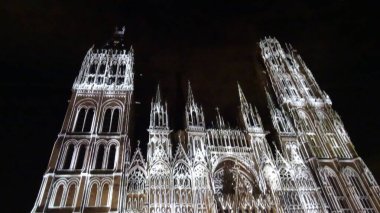 Rouen antik Gotik mimarisi olan çok güzel bir şehir. Fransa 'nın Normania şehrinde yer almaktadır. Katedral özellikle muhteşemdir.