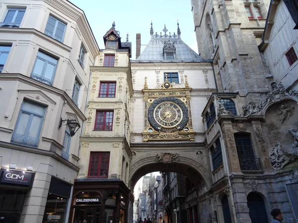 Rouen นเม องท สวยงามมากก บสถาป ตยกรรมโกธ คโบราณ นอร มาเน งเศสค — ภาพถ่ายสต็อก