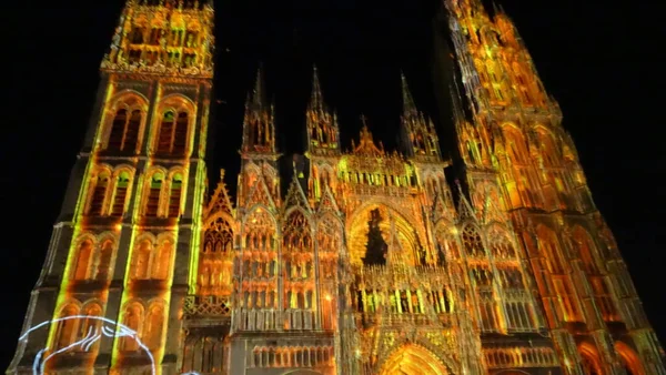 Rouen antik Gotik mimarisi olan çok güzel bir şehir. Fransa 'nın Normania şehrinde yer almaktadır. Katedral özellikle muhteşemdir.