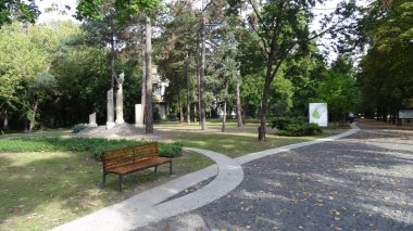 Macar termal yayları tüm dünyada bilinir. İçinde istirahat edin. Ne büyük bir zevk! Resimde, Macaristan 'ın en büyük kentlerinden biri olan Debrecen kenti yer alıyor.