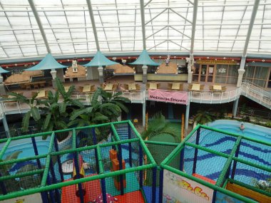 Macar termal yayları tüm dünyada bilinir. İçinde istirahat edin. Ne büyük bir zevk! Resimde, Macaristan 'ın en büyük kentlerinden biri olan Debrecen kenti yer alıyor.