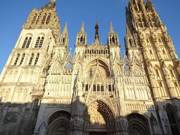 Rouen นเม องท สวยงามมากก บสถาป ตยกรรมโกธ คโบราณ นอร มาเน งเศสค — ภาพถ่ายสต็อก