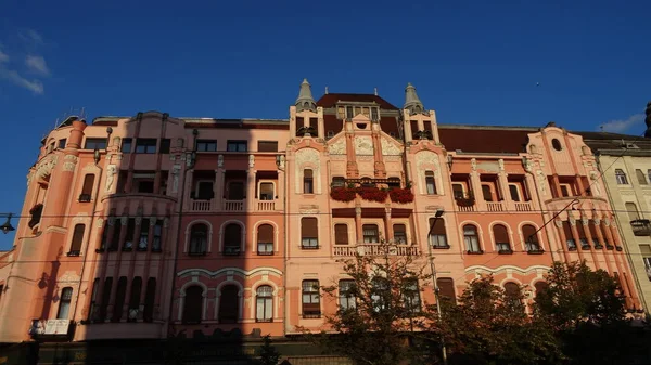 Macar termal yayları tüm dünyada bilinir. İçinde istirahat edin. Ne büyük bir zevk! Resimde, Macaristan 'ın en büyük kentlerinden biri olan Debrecen kenti yer alıyor.