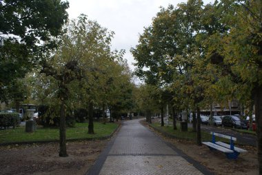 San Sebastian 'ın mimarisi ve doğası. Büyük plajları ve eski binaları olan lüks bir tatil köyü..