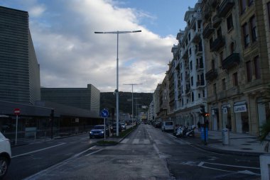 San Sebastian 'ın mimarisi ve doğası. Büyük plajları ve eski binaları olan lüks bir tatil köyü..