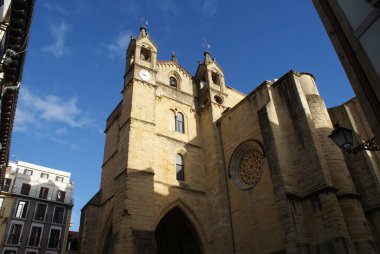 San Sebastian 'ın mimarisi ve doğası. Büyük plajları ve eski binaları olan lüks bir tatil köyü..