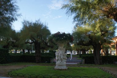 San Sebastian 'ın mimarisi ve doğası. Büyük plajları ve eski binaları olan lüks bir tatil köyü..