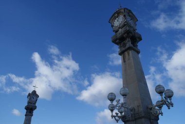 San Sebastian 'ın mimarisi ve doğası. Büyük plajları ve eski binaları olan lüks bir tatil köyü..