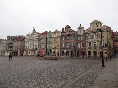 Polonya düşük maliyetli kültürel ve tarihi turizm için büyük bir ülkedir. Gdansk sokakları, kuzey şehri..