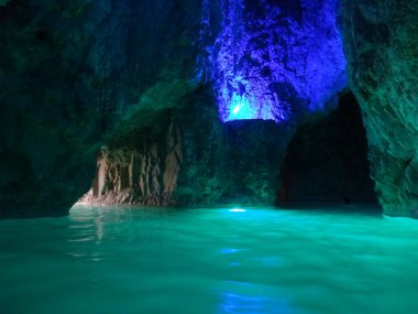 Miskolctapolca - mağaralarda büyüleyici hamamlar. Macaristan termal havuzlarıyla ünlüdür. Ve şehir çok güzel.