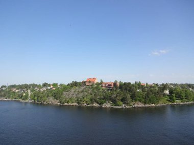 Fin Helsinki 'nin mimarisi. Bir bahar günü eski sokaklarda hoş bir yürüyüş.