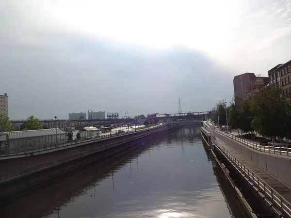 比利时夏洛瓦美丽的建筑 不寻常的建筑物和旧街道 — 图库照片