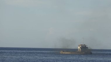 Havana harika bir şehir! Geçmişte kalmışsın gibi görünüyor. Alışılmadık binalar, nazik insanlar, geçen yüzyılın harabeleri ve arabaları. Küba 'yı seviyorum.!