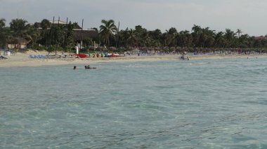 Varadero 'nun inanılmaz renkleri. Gün batımı ve sadece güzel günler. Küba 'daki Atlantik kıyısının güzelliği