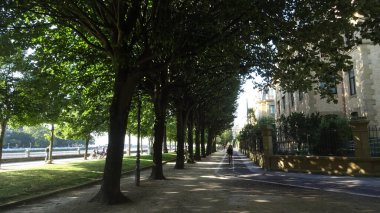 San Sebastian, Bask Bölgesi 'nde çok güzel mimarisi ve büyük plajları olan bir şehirdir. Gipuzkoa Eyaleti