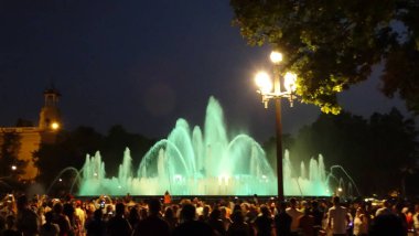 Göz kamaştırıcı, parlak, muhteşem Barcelona. Çeşmeler, Gaudi 'nin evleri, parklar ve Gotik. İspanya turizm için harika bir ülke