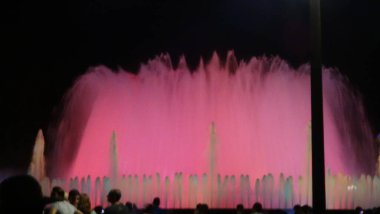 Göz kamaştırıcı, parlak, muhteşem Barcelona. Çeşmeler, Gaudi 'nin evleri, parklar ve Gotik. İspanya turizm için harika bir ülke