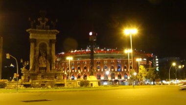 Göz kamaştırıcı, parlak, muhteşem Barcelona. Çeşmeler, Gaudi 'nin evleri, parklar ve Gotik. İspanya turizm için harika bir ülke