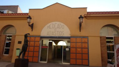 Tudela 'daki çarpıcı eski sokaklar. İspanyol aromalı ve çok ama çok eski evler. Navarre 'ın çarpıcı eyaleti