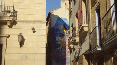 Tudela 'daki çarpıcı eski sokaklar. İspanyol aromalı ve çok ama çok eski evler. Navarre 'ın çarpıcı eyaleti