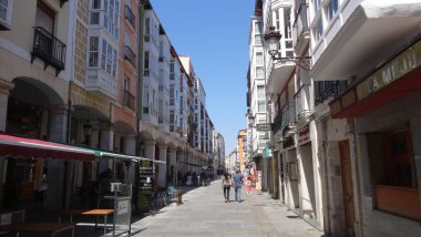 Brugos, Kastilya ve Leon toplumunda bir şehirdir. Büyüleyici katedrali, güzel panoramaları, antik caddeleri olan harika bir yer.